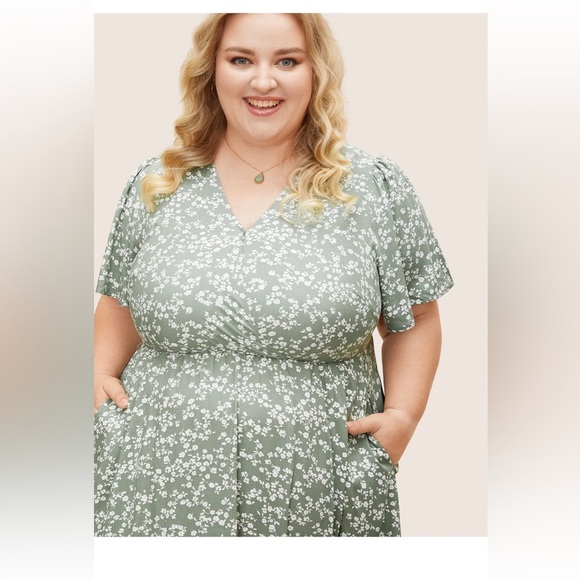 BloomChic Plus Size SFlutter Sleeve Ditsy Floral Pocket Split Maxi Dress us 18 - Picture 7 of 11